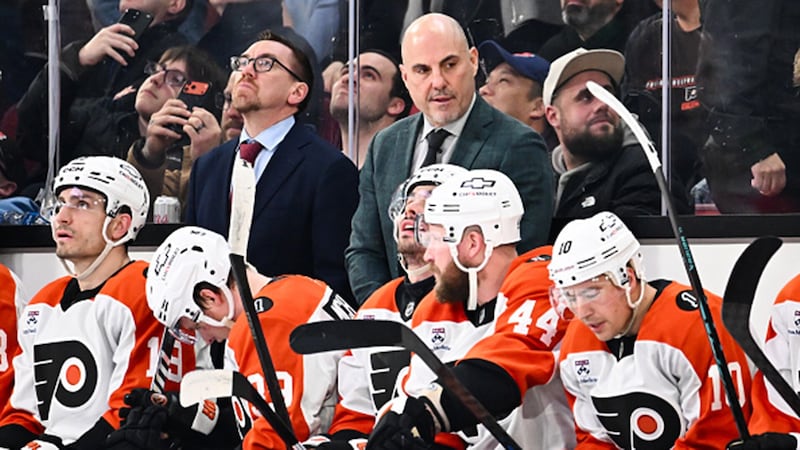 Canucks looking to sweep five-game road trip with win against Flyers, former coach 